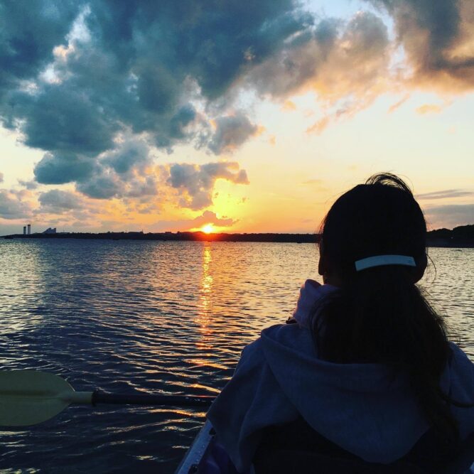 水面に沈む夕焼け｜石垣島のおすすめカヌーツアー